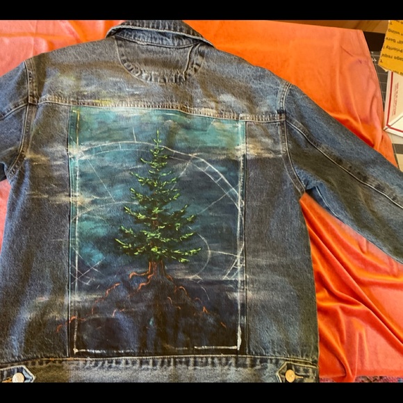 Size Large GORGEOUS HANDPAINTED Jean jacket. Unique and organic. - Picture 3 of 11